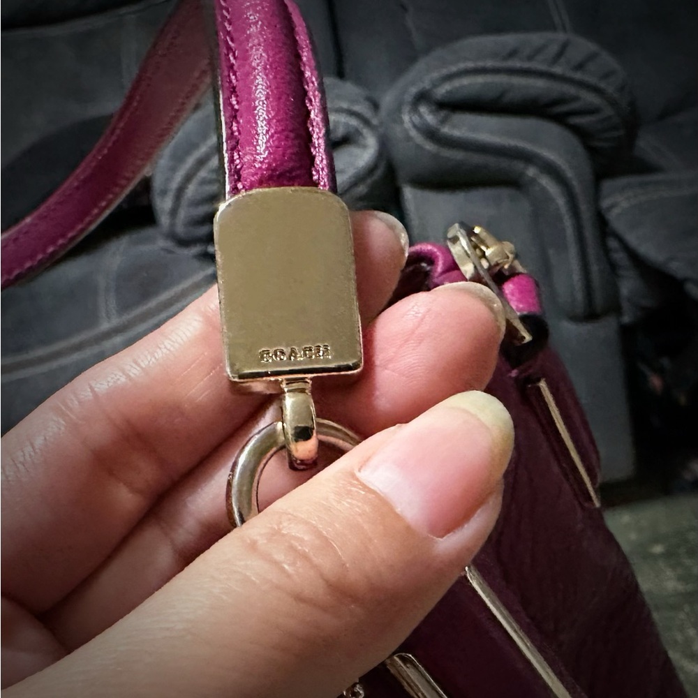 Vintage Coach Pink Hobo Bag with Luxurious Leather and Relaxed Design - Picture 10 of 16
